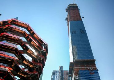15 Hudson Yards tops out as megaproject preps for spring 2019 debut
