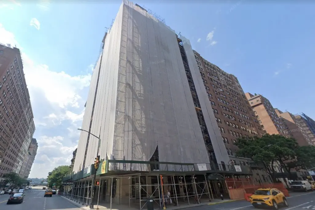 Construction worker falls to death outside Manhattan building